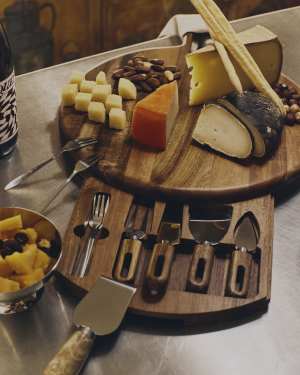 Blera cheese board and cutlery set in acacia wood FSC 100% and stainless steel