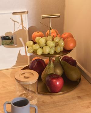 Aruc 2-layered tray made of gold-coloured stainless steel