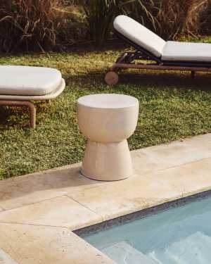 Mesquida outdoor side table in ceramic with glazed ecru finish Ø 36cm