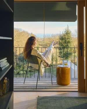 Atrani stackable chair in galvanized steel and green rope