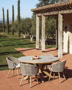 Mirtia outdoor table in wood-effect aluminium and ecru sintered stone Ø 148cm