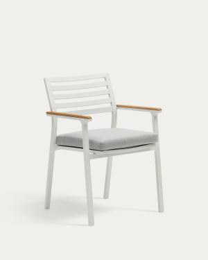 Bona stapelbarer Gartenstuhl aus Aluminium mit weißem Finish und Armlehnen aus massivem Teakholz