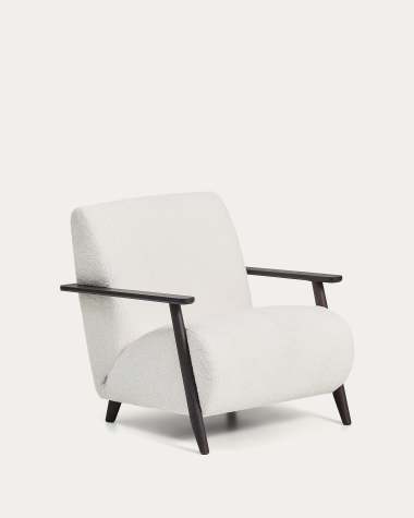 Sessel Meghan in ecrufarbenem, schwer entflammbarem Lammfellimitat mit massivem Eschenholz mit Wenge-Finish, FSC Mix Credit