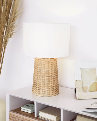 Kimjit table lamp in rattan with natural finish1