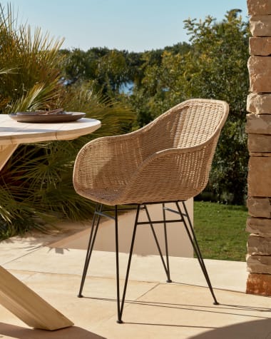 Chart outdoor chair in synthetic rattan, with galvanised steel legs in a black finish