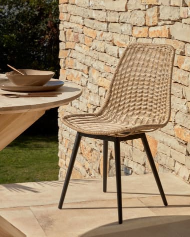 Equal outdoor chair in synthetic rattan with aluminium legs in a black finish