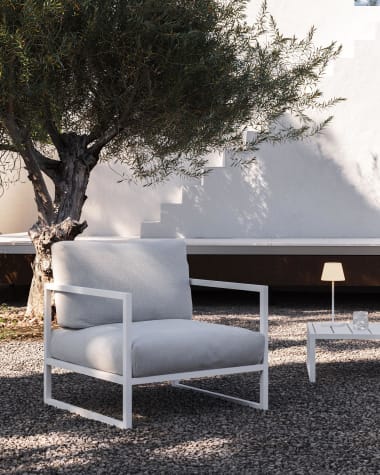 Comova 100% outdoor armchair in white and white aluminium