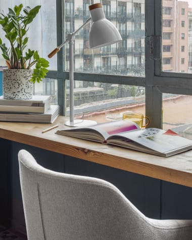 Tescarle table lamp in beech wood and steel with white finish