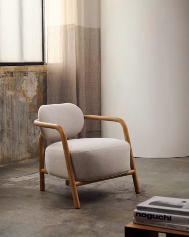 Melqui beige armchair in solid oak wood with a natural finish