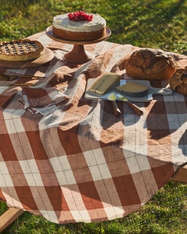 Matie cotton and linen round tablecloth in brown check Ø 150 cm