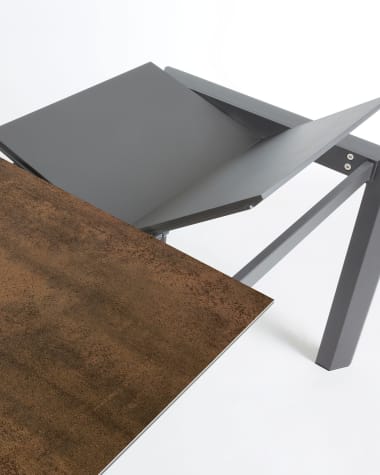 Axis extendable porcelain table with Iron Corten finish and dark grey steel legs, 160 (220) cm