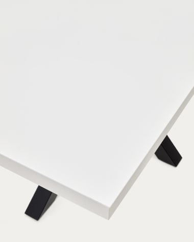 Mesa Argo de melamina con acabado blanco y patas de acero con acabado negro 160 x 100 cm