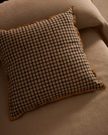 Airi linen and cotton cushion cover in checked beige, yellow contrasting edges, 45 x 45 cm