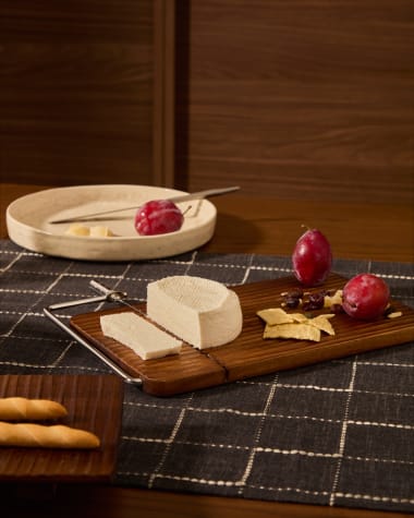 Rommu cheese cutting board made of acacia wood FSC 100%