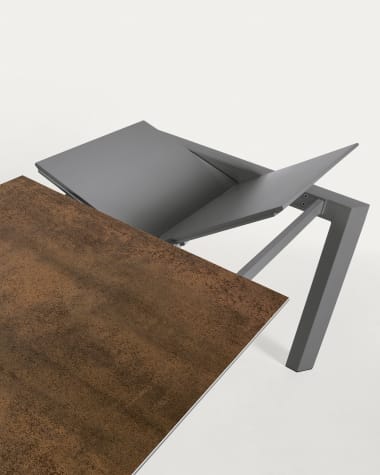 Mesa extensible Axis porcelánico acabado Iron Corten y patas acero gris oscuro 140 (200) cm