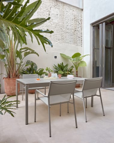 Zaltana extendable outdoor table made of aluminium in a  light grey finish, 140 (200) x 90 cm