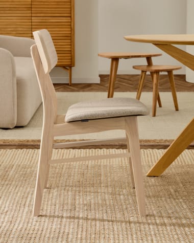 Selia chair in oak veneer, solid rubber wood, and light grey upholstery