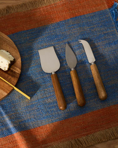 Nukha cheese cutlery set of 3 in FSC 100% acacia wood