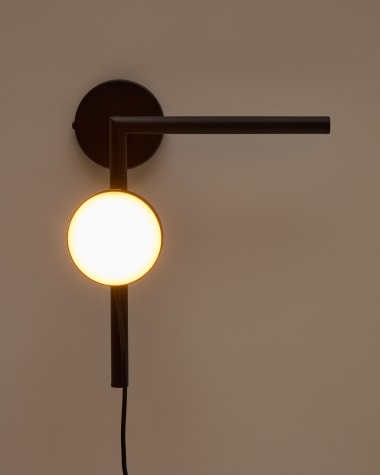 Wandleuchte Orey aus schwarzem Metall mit Multipositions-Lichtpunkt