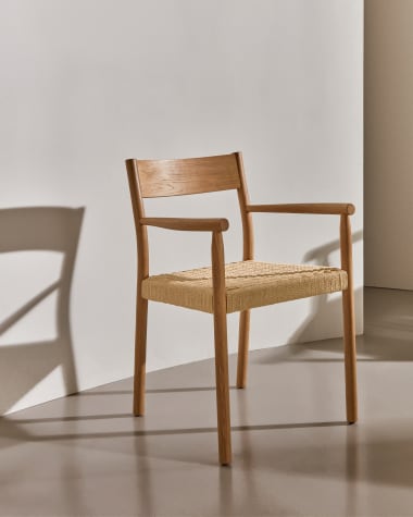 Silla Yalia de madera maciza de roble con acabado natural y asiento de cuerda FSC 100%