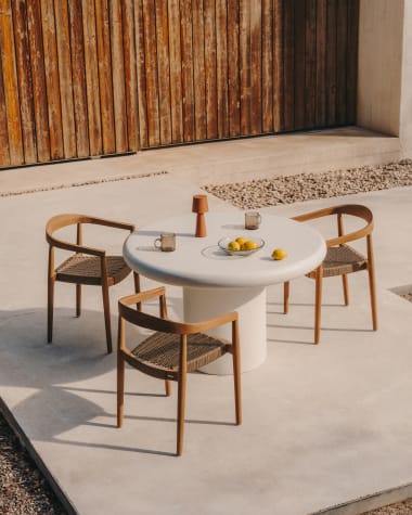 Okrągły stół Addaia z białego cementu Ø120 cm