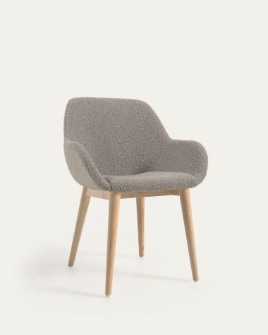 Cadeira Konna pelo efeito cordeiro cinza-claro e pernas madeira maciça de freixo natural