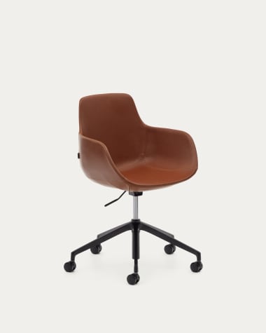 Chaise de bureau Tissiana en cuir synthétique marron et aluminium avec finition noire mate.