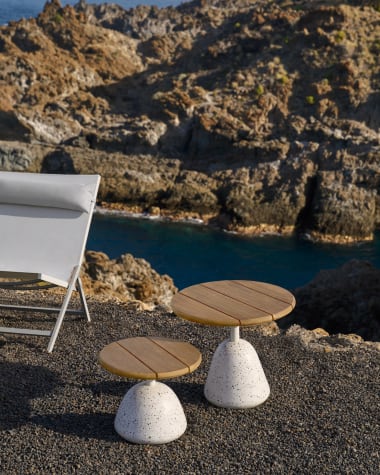 Tavolino Saura in terrazzo bianco con piano in acacia naturale 32 x Ø55 cm FSC 100%
