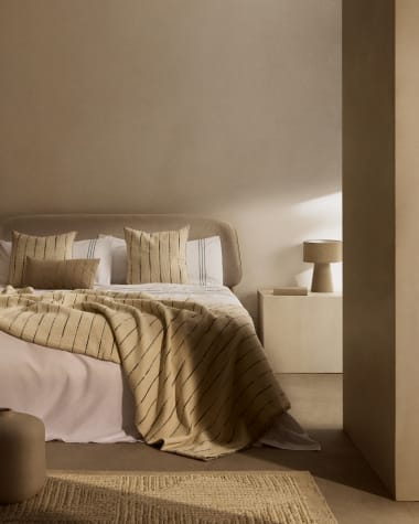 Narzuta Satisa z bawełny w kolorze ecru z fantazyjnymi paskami na łóżko 150/160 cm
