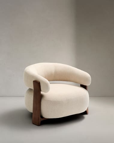 Granite fauteuil in beige chenille en poten van massief essenhout in noten afwerking FSC 100%