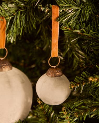 Talve set of 4 Christmas baubles made of white recycled glass, Ø 6 cm