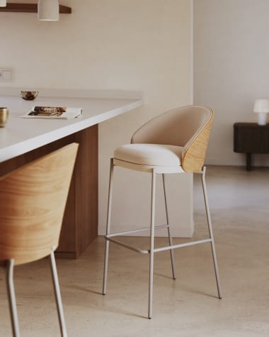 Tabouret Eamy en chenille beige, placage de frêne, finition naturelle et métal beige hauteur 77 cm