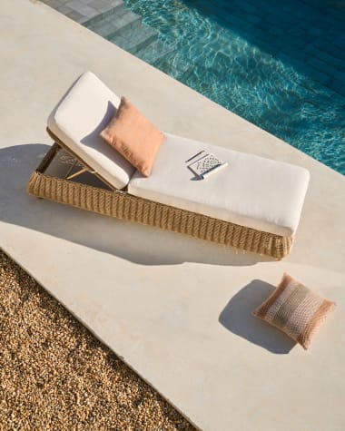 Meria sun lounger in synthetic rattan