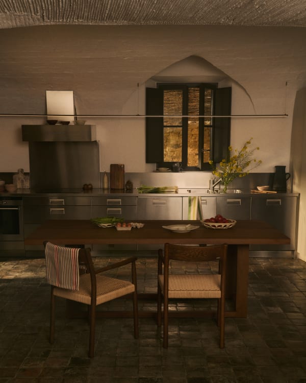 Yalia chair in solid oak with walnut finish and rope seat FSC 100%