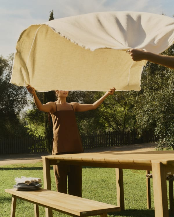 Icaro table made from solid teak wood,  220 x 102 cm, FSC 100%