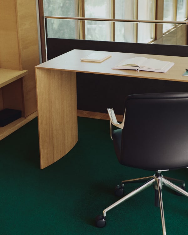 Litto work desk in oak veneer FSC Mix Credit 140 x 60 cm