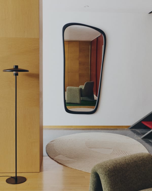 Lustro Alura z drewna tekowego w kolorze czarnym 94,5 x 192 cm FSC 100%