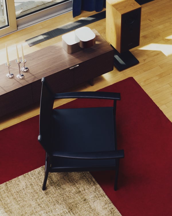 Jan armchair made of black recycled leather fibres and FSC 100% solid ash wood with black finish
