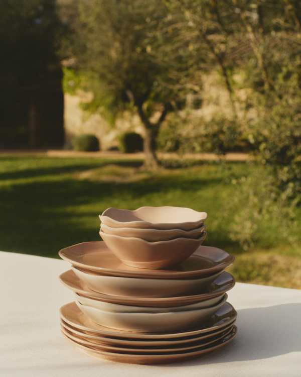 Pink ceramic Tiraya flat plate