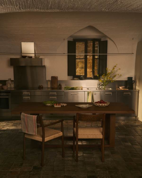 Yalia chair in solid oak with walnut finish and rope seat FSC 100%