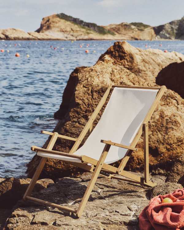 Vilara white outdoor folding deck chair made of FSC 100% solid acacia wood