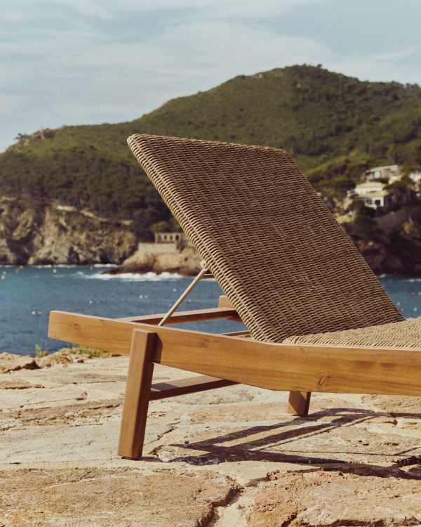 Itani sun lounger in FSC 100% solid acacia wood and synthetic rattan