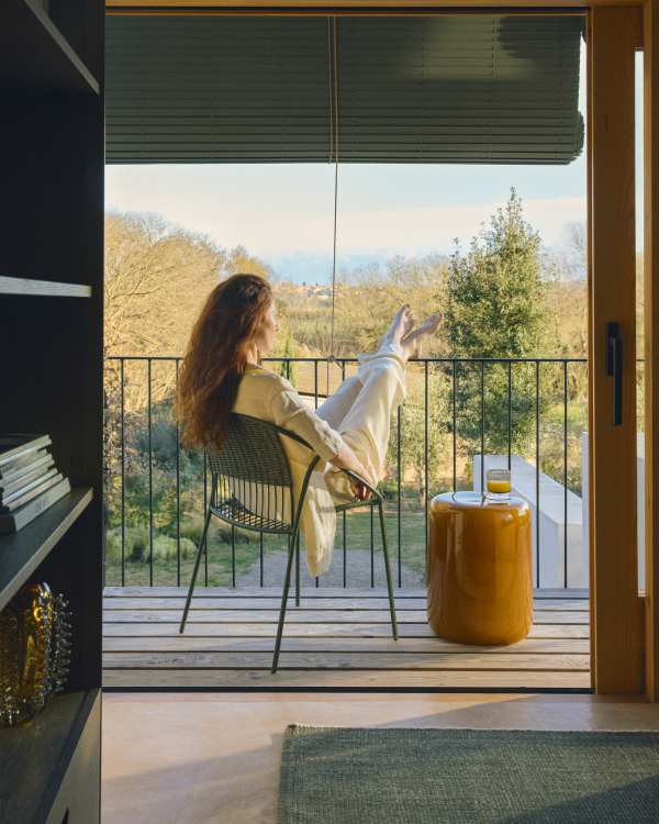 Atrani stackable chair in galvanized steel and green rope