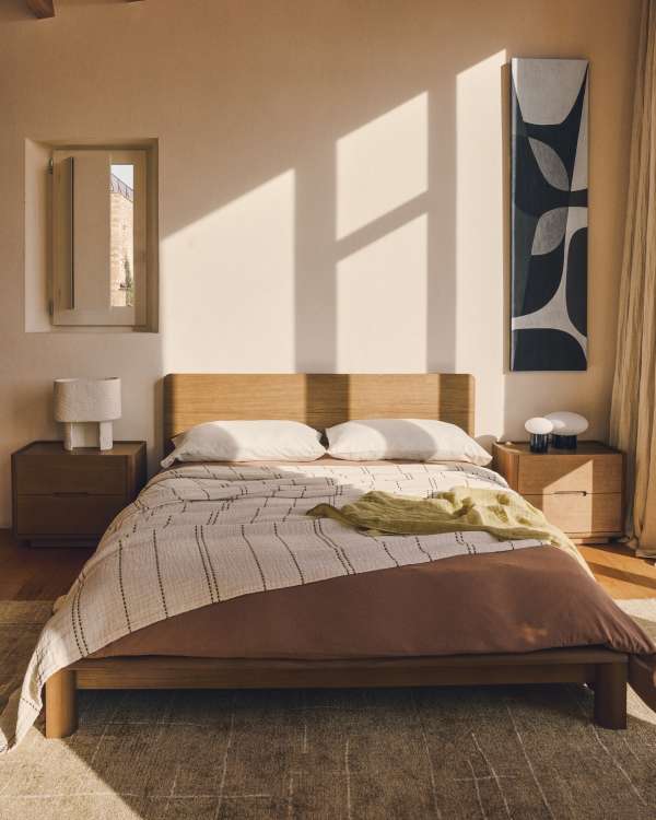 Arelida bed made of oak veneer and solid oak wood with light brown finish for 180 x 200cm mattress