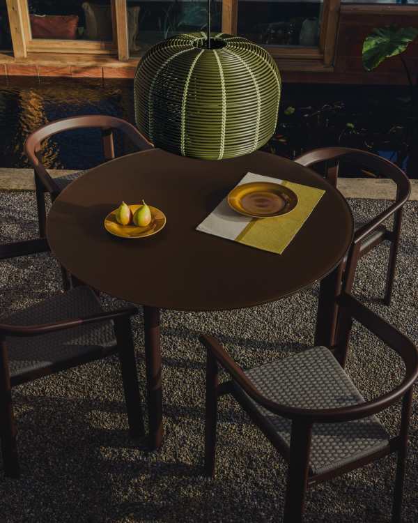 Erice round table in aluminium and brown tempered glass Ø120 cm