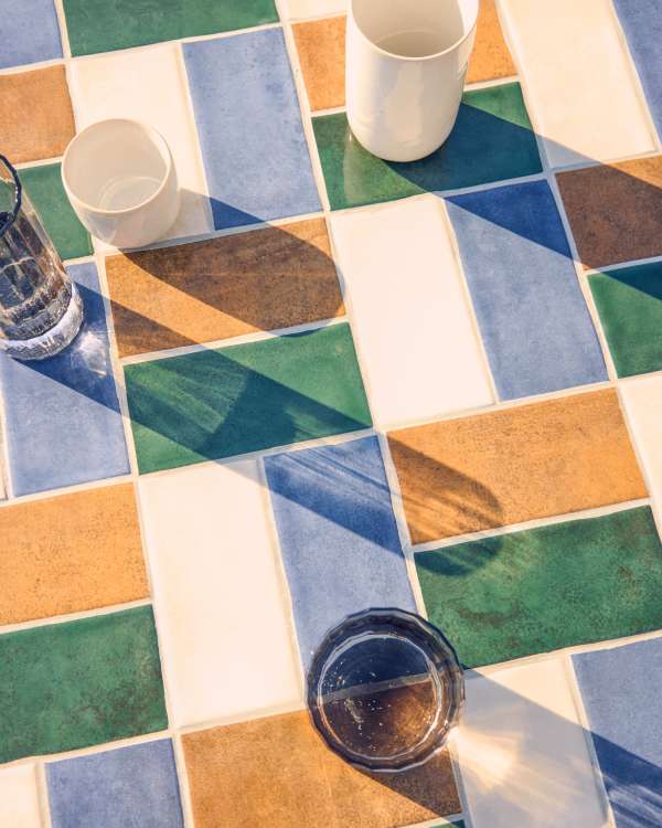 Tella round table in graphite galvanised steel with multicoloured tiles Ø90 cm