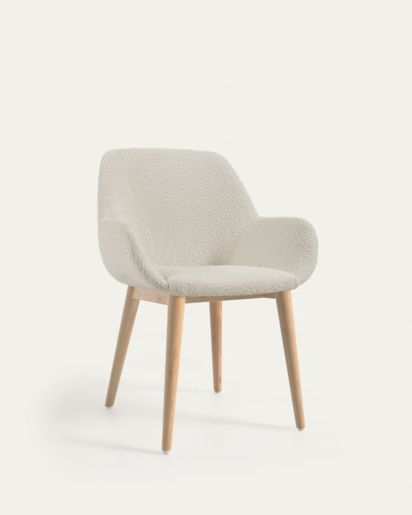 Konna chair in white bouclé with solid ash wood legs in a natural finish