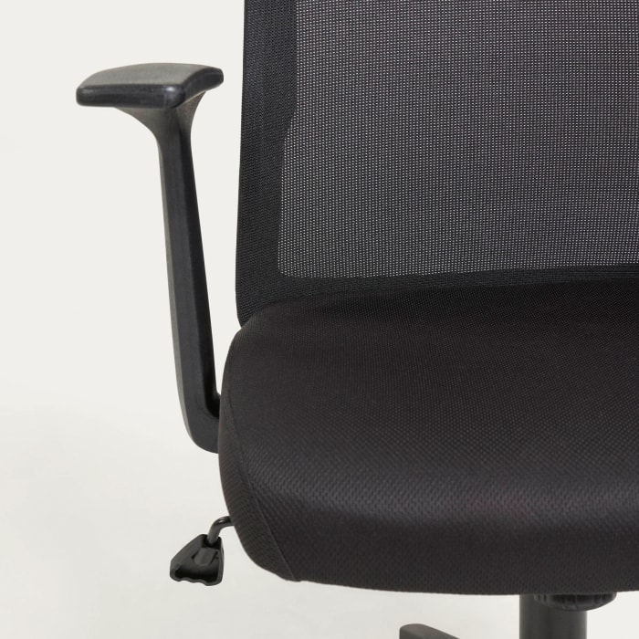 Sedia da scrivania Nasia nero e gambe in acciaio nero Kave Home Italy