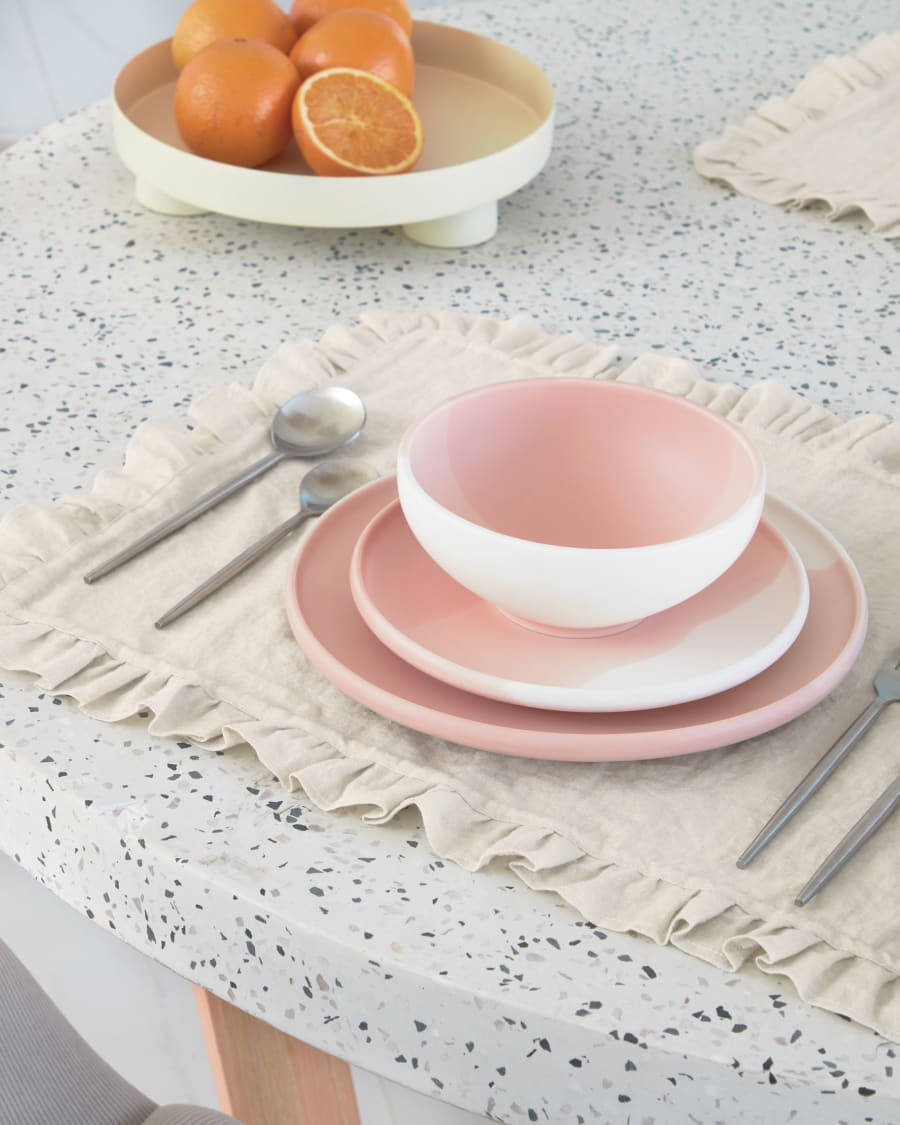 Sayuri porcelain dinner plate in pink and white