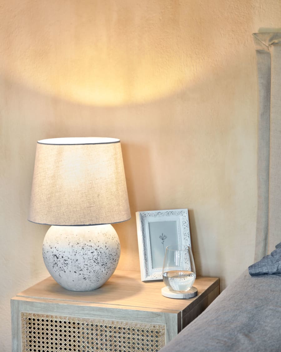 Small Zuley photo frame in white 14 x 18 cm